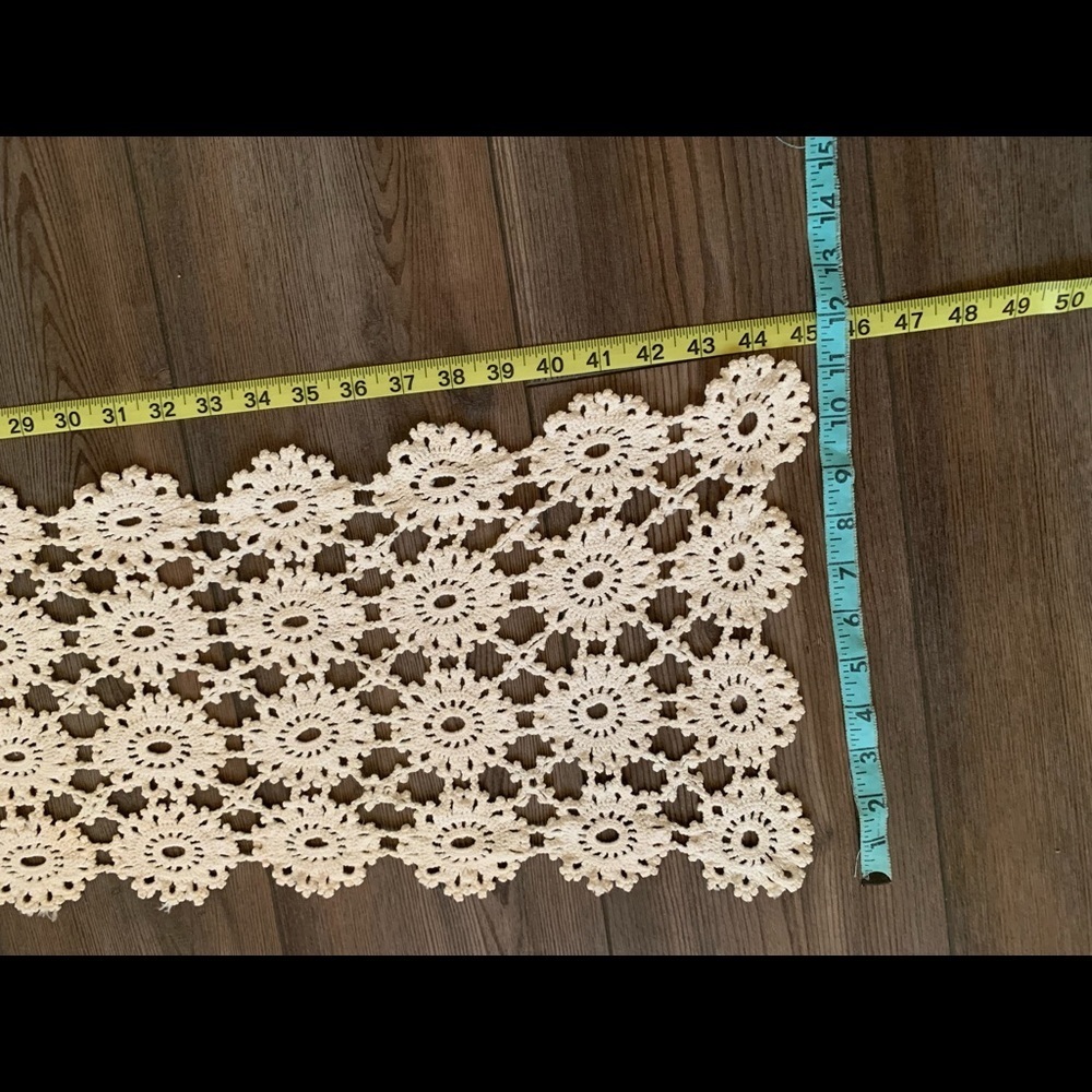Table Runner - Picture 4 of 4